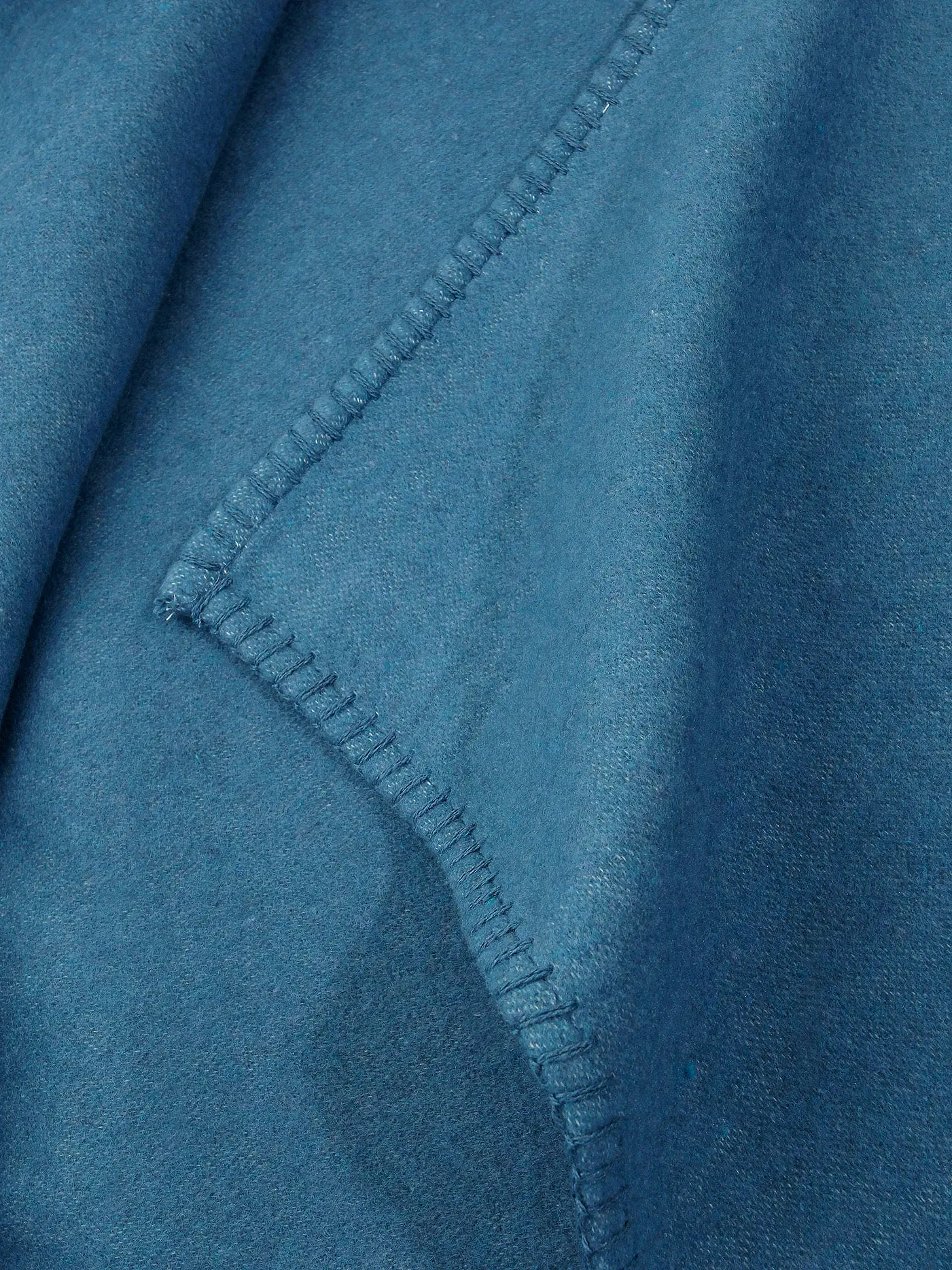 DAVID FUSSENEGGER | Tagesdecke - Plaid "Sylt" (flaschengrün) | blau